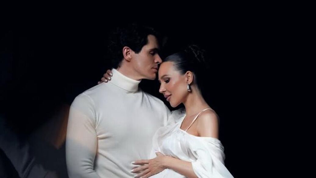 Отец будущего ребенка Валерии Чекалиной опубликовал фото с ней