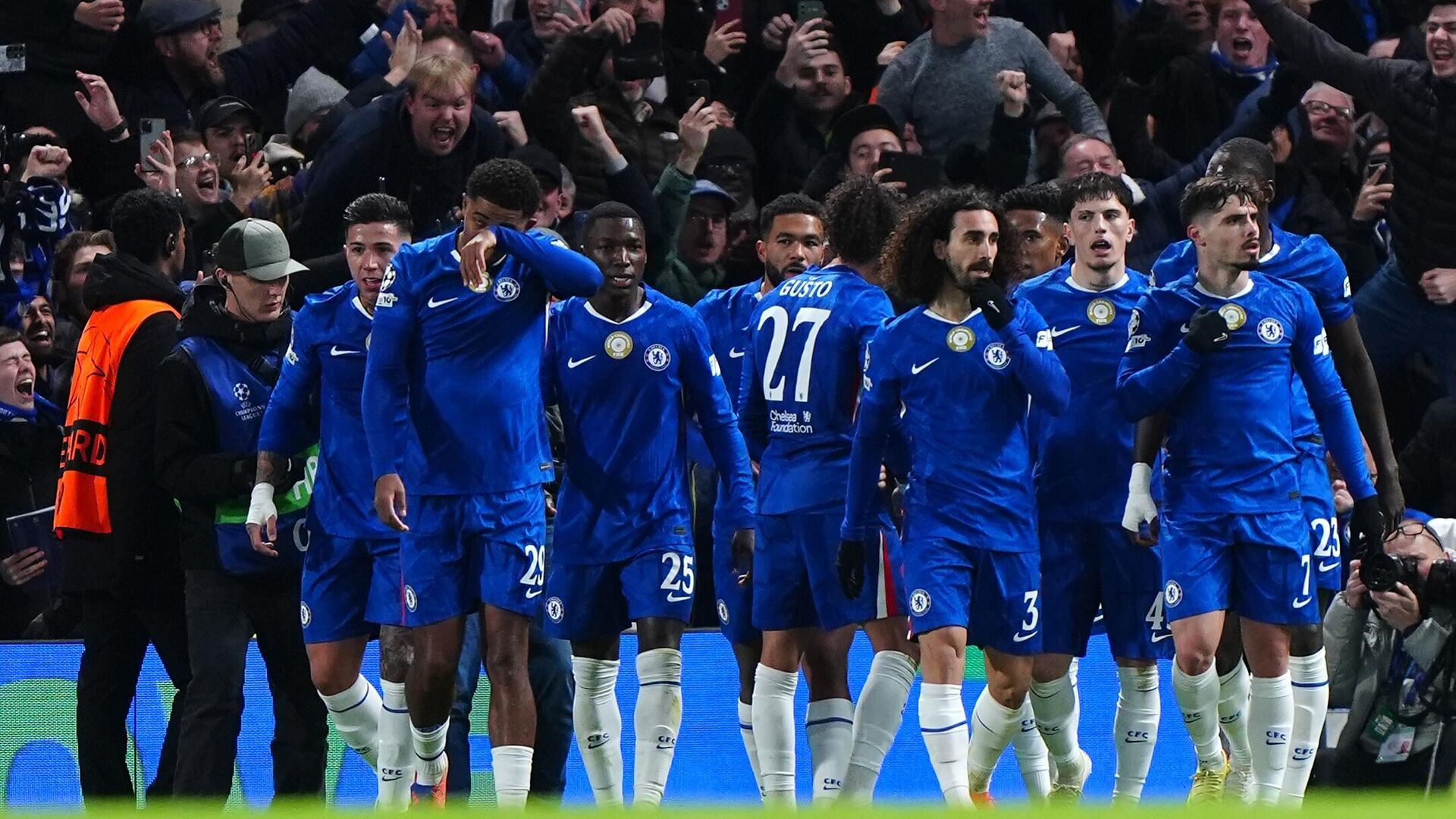 Футболисты Челси в матче ЛЧ против Барселоны - РИА Новости, 1920, 26.11.2025