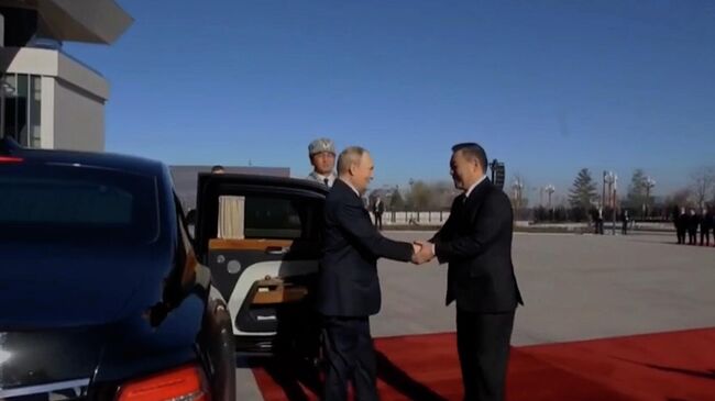 Прибытие Путина в резиденцию Ынтымак Ордо