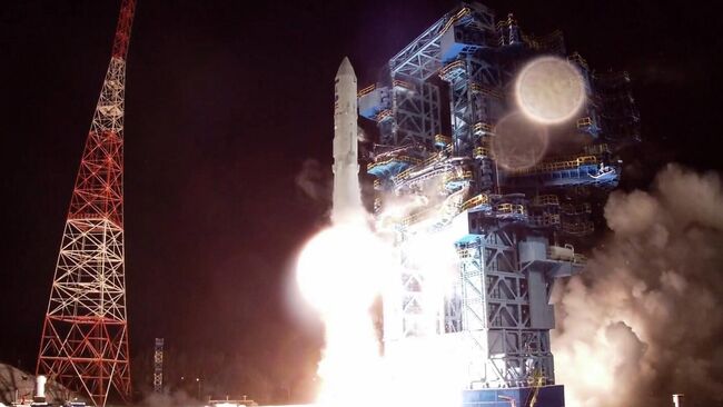 Запуск ракеты-носителя Ангара-1.2 с военными спутниками боевым расчетом Воздушно-космических сил РФ с космодрома Плесецк. 25 ноября 2025