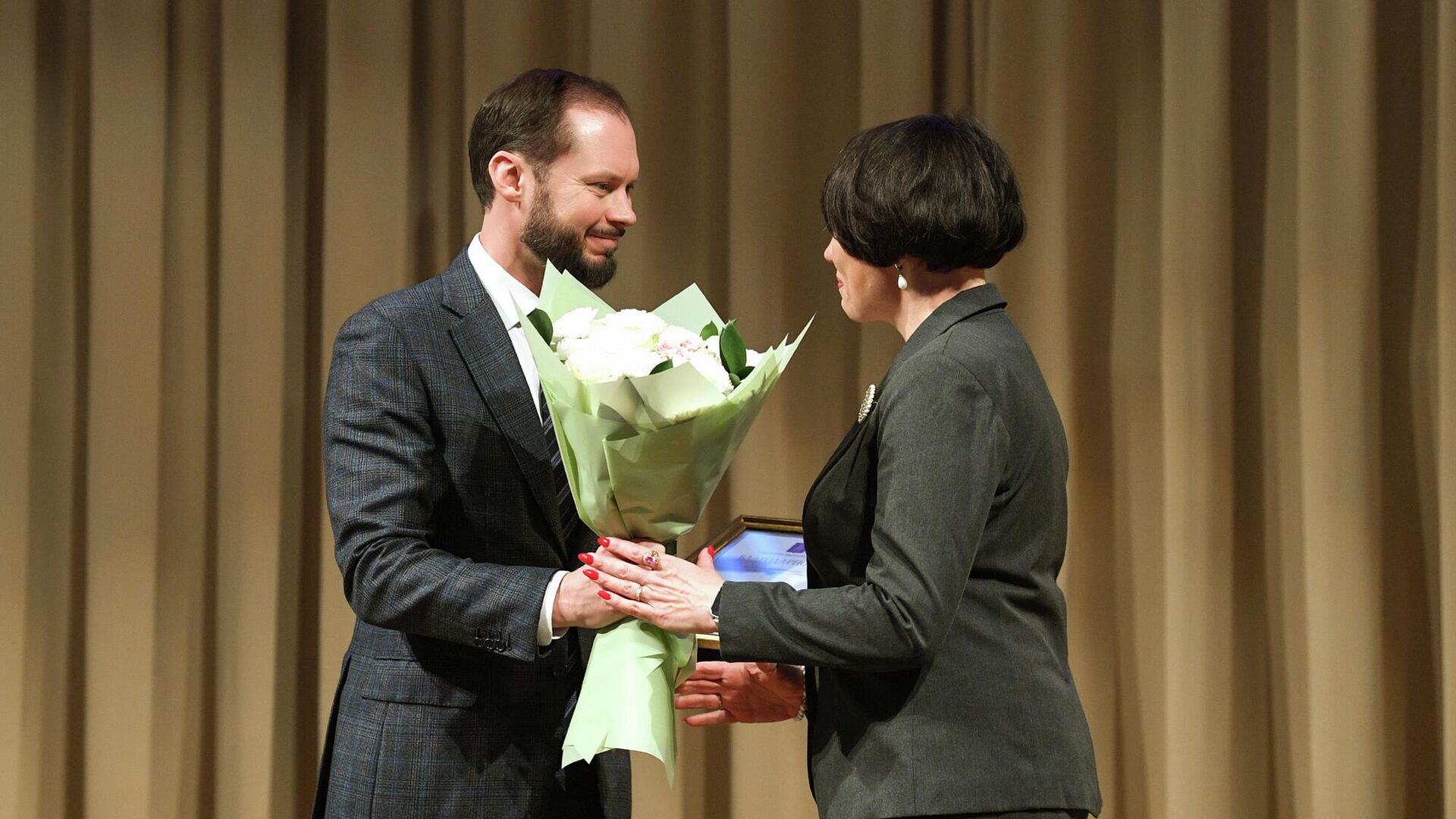 Королев поздравил сотрудников налоговых органов Тверской области Королев поздравил сотрудников налоговых органов Тверской области - РИА Новости, 1920, 26.11.2025