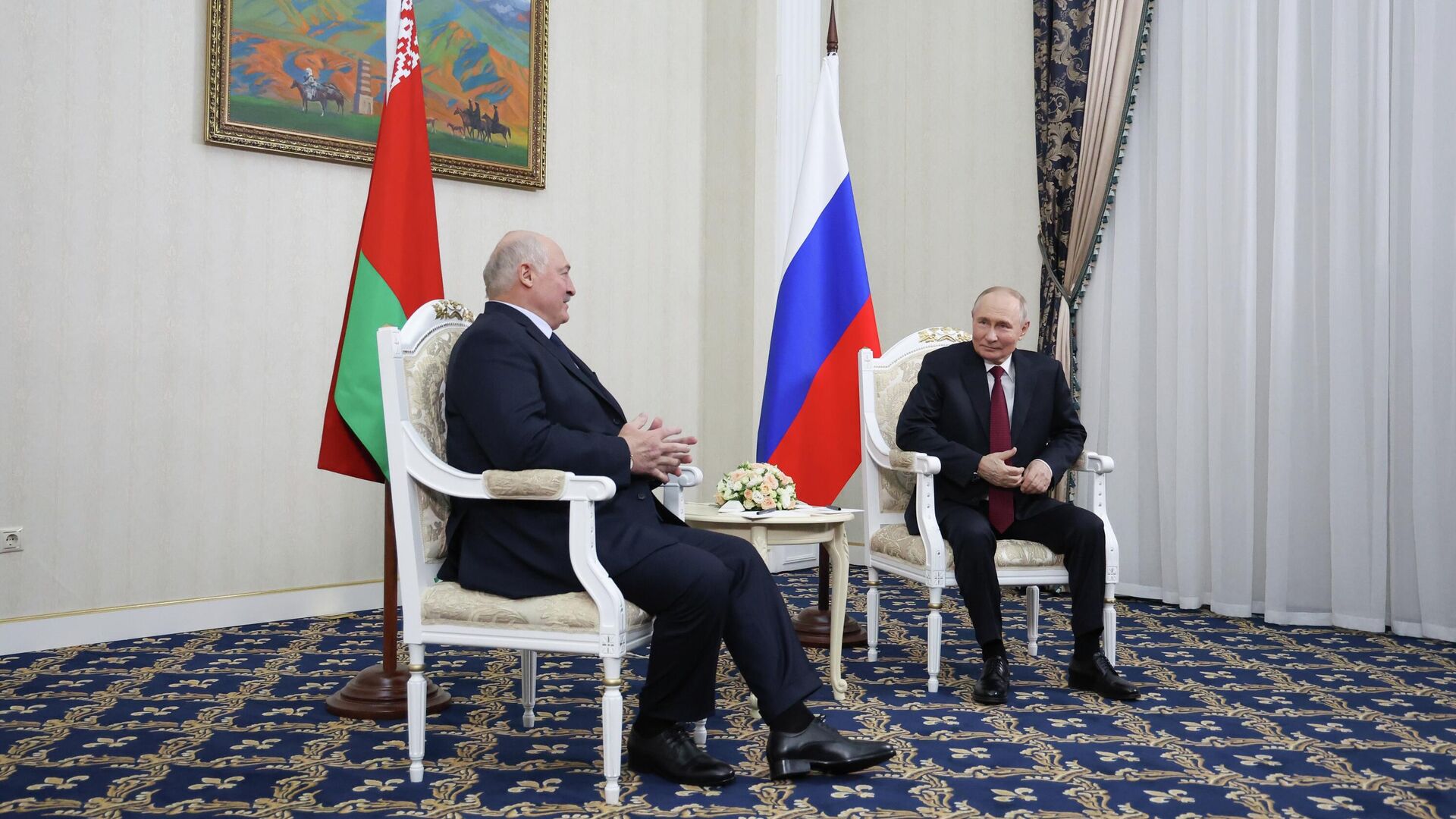 Путин и Лукашенко провели встречу в Бишкеке