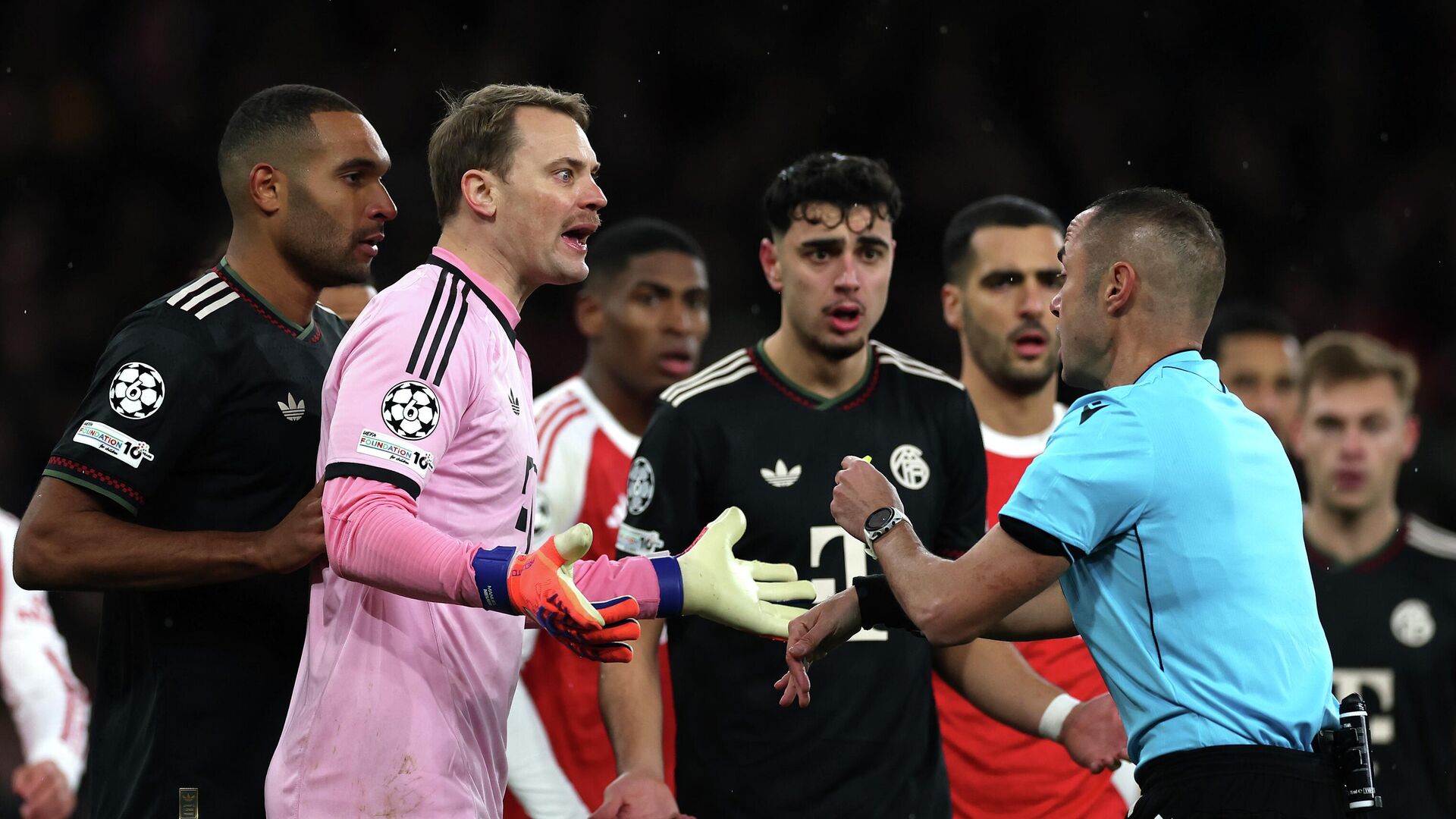 Эпизод матча Арсенала против Баварии в ЛЧ Эпизод матча Арсенала против Баварии в ЛЧ - РИА Новости, 1920, 27.11.2025