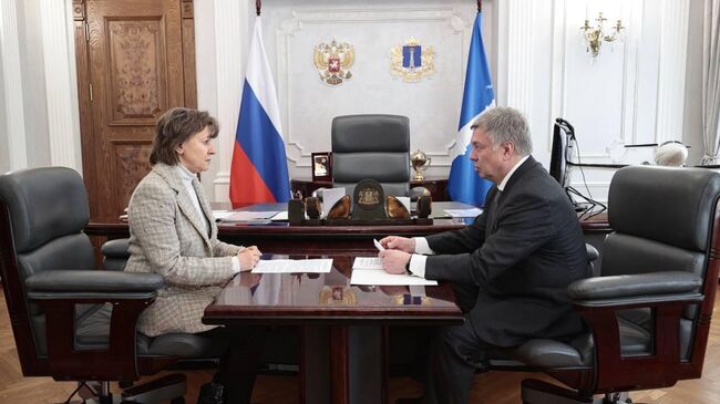 Генеральный директор Российского экспортного центра Вероника Никишина на встрече с губернатором Ульяновской области Алексеем Русских