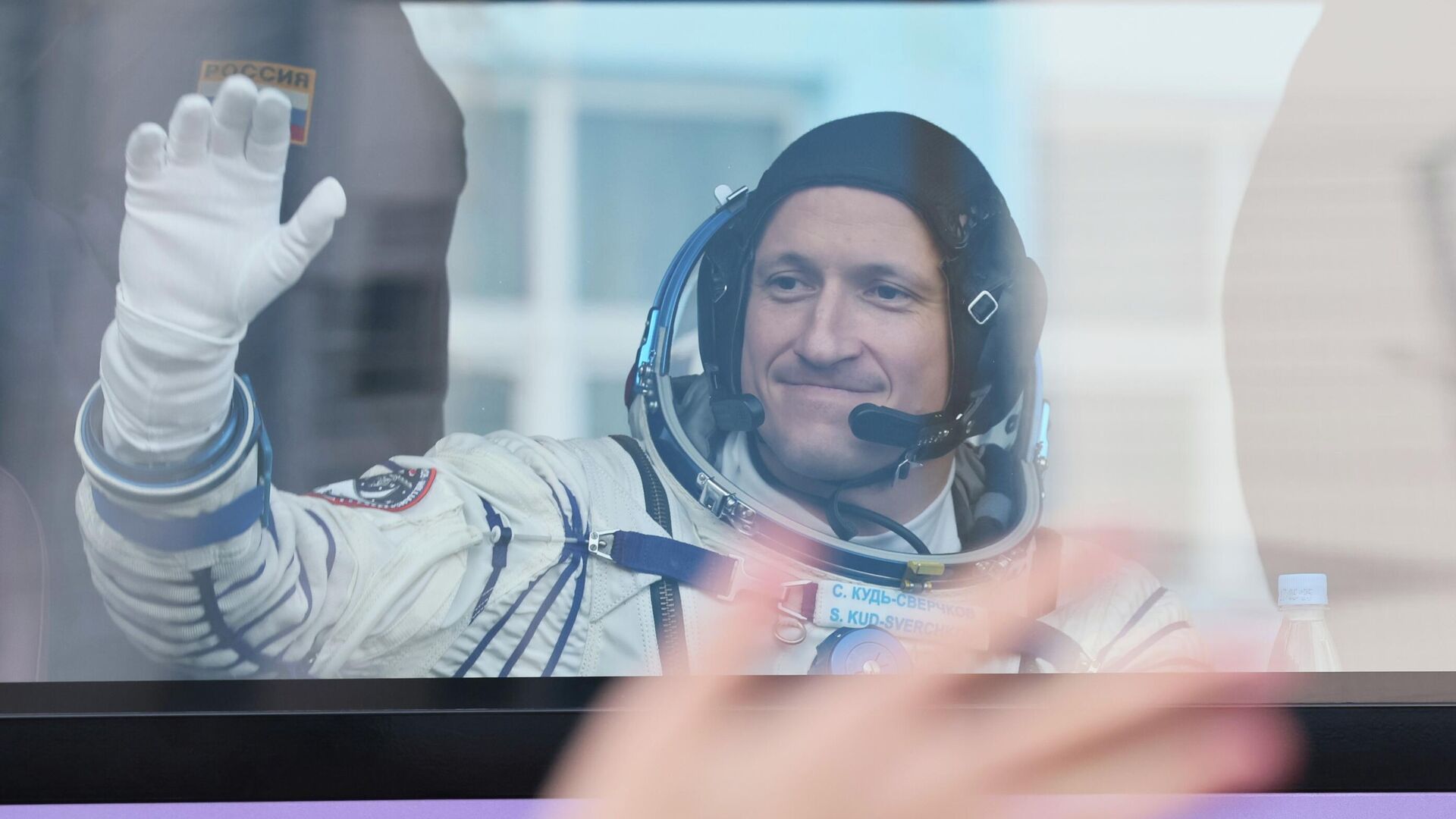 Член основного экипажа космонавт Роскосмоса Сергей Кудь-Сверчков перед запуском ракеты-носителя Союз-2.1а с пилотируемым кораблем Союз МС-28 с космодрома Байконур Член основного экипажа космонавт Роскосмоса Сергей Кудь-Сверчков перед запуском ракеты-носителя Союз-2.1а с пилотируемым кораблем Союз МС-28 с космодрома Байконур - РИА Новости, 1920, 27.11.2025