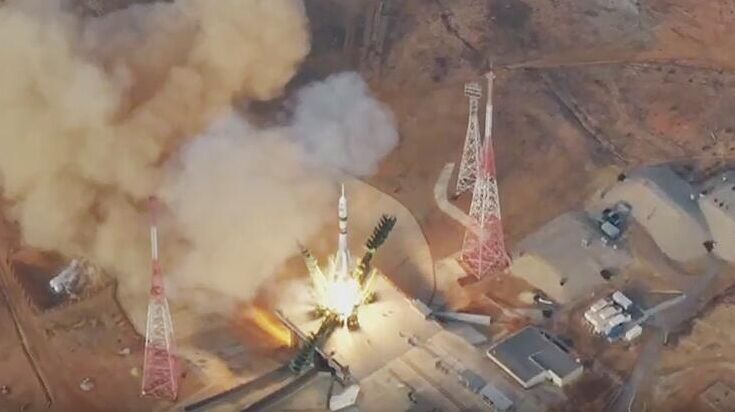 Ракета Союз с космонавтами Кудь-Сверчковым, Микаевым и астронавтом Уильямсом стартовала к МКС с Байконура - РИА Новости, 1920, 27.11.2025