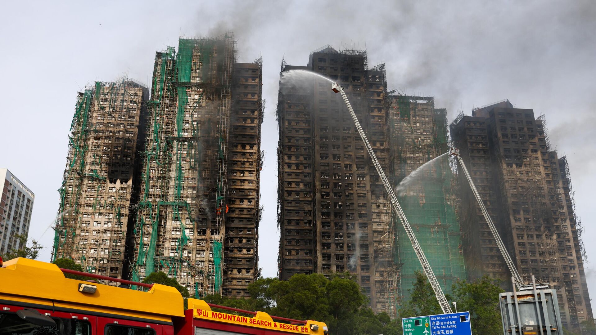 Число погибших при пожаре в Гонконге выросло до 94 Число погибших при пожаре в Гонконге выросло до 94