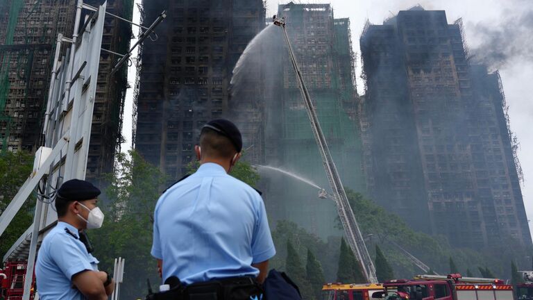 Ликвидация пожара в жилом комплексе Wang Fuk Court в Гонконге