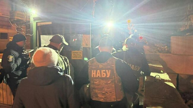 Сотрудники антикоррупционных структур НАБУ и САП проводят обыски у Ермака