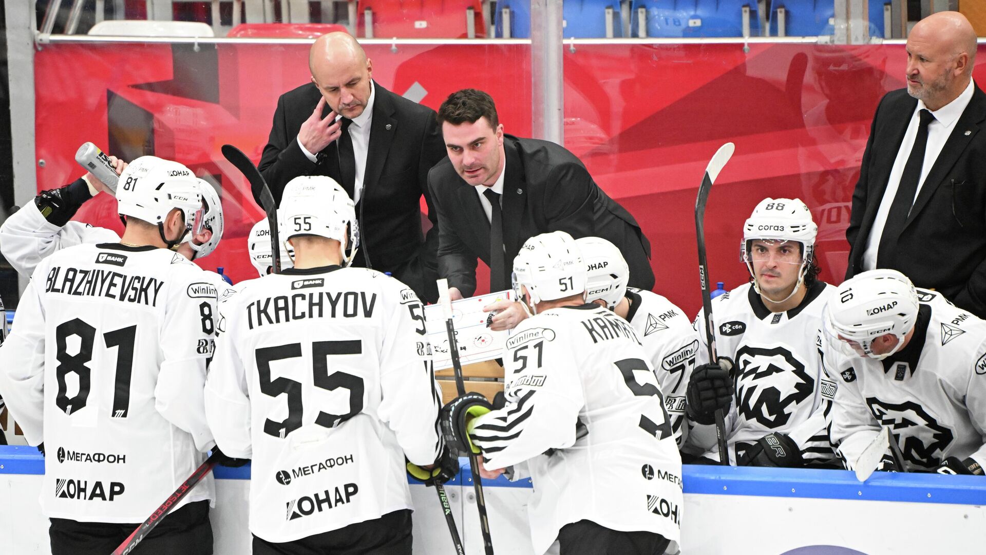 Рафаэль Рише (в центре) - РИА Новости, 1920, 28.11.2025