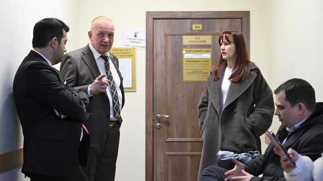 Адвокаты обвиняемых в мошенничестве с квартирой певицы Ларисы Долиной перед заседанием Балашихинского городского суда