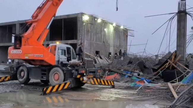 Ликвидация последствий обрушения части строящегося здания в Южно-Сахалинске