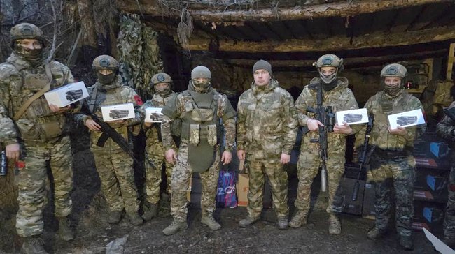 Мэр Липецка Роман Ченцов передал квадрокоптеры, рации, ноутбуки, генератор и другие вещи в зону СВО 