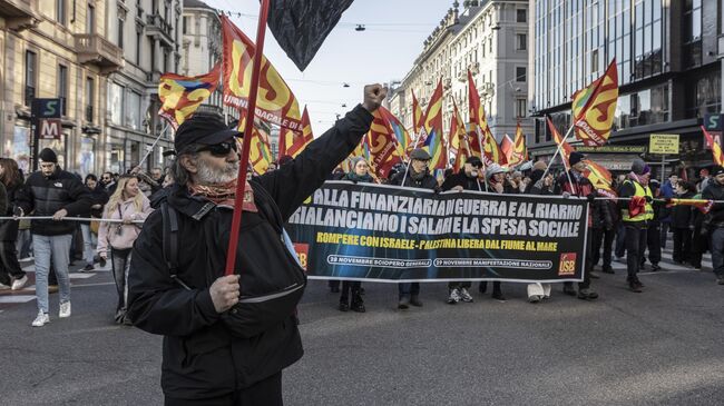 Сотрудники профсоюзов вышли на забастовку в Милане, Италия