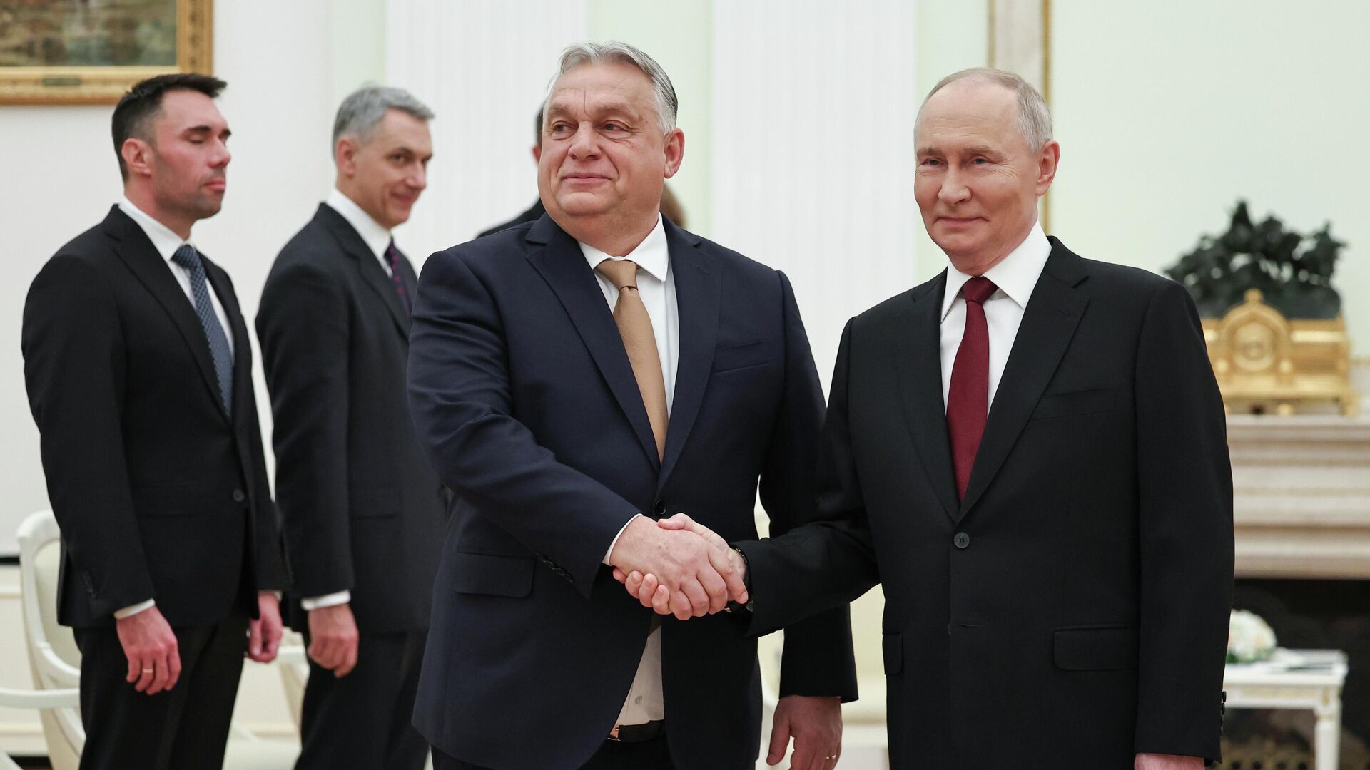 Премьер-министр Венгрии Виктор Орбан и президент России Владимир Путин - РИА Новости, 1920, 29.11.2025