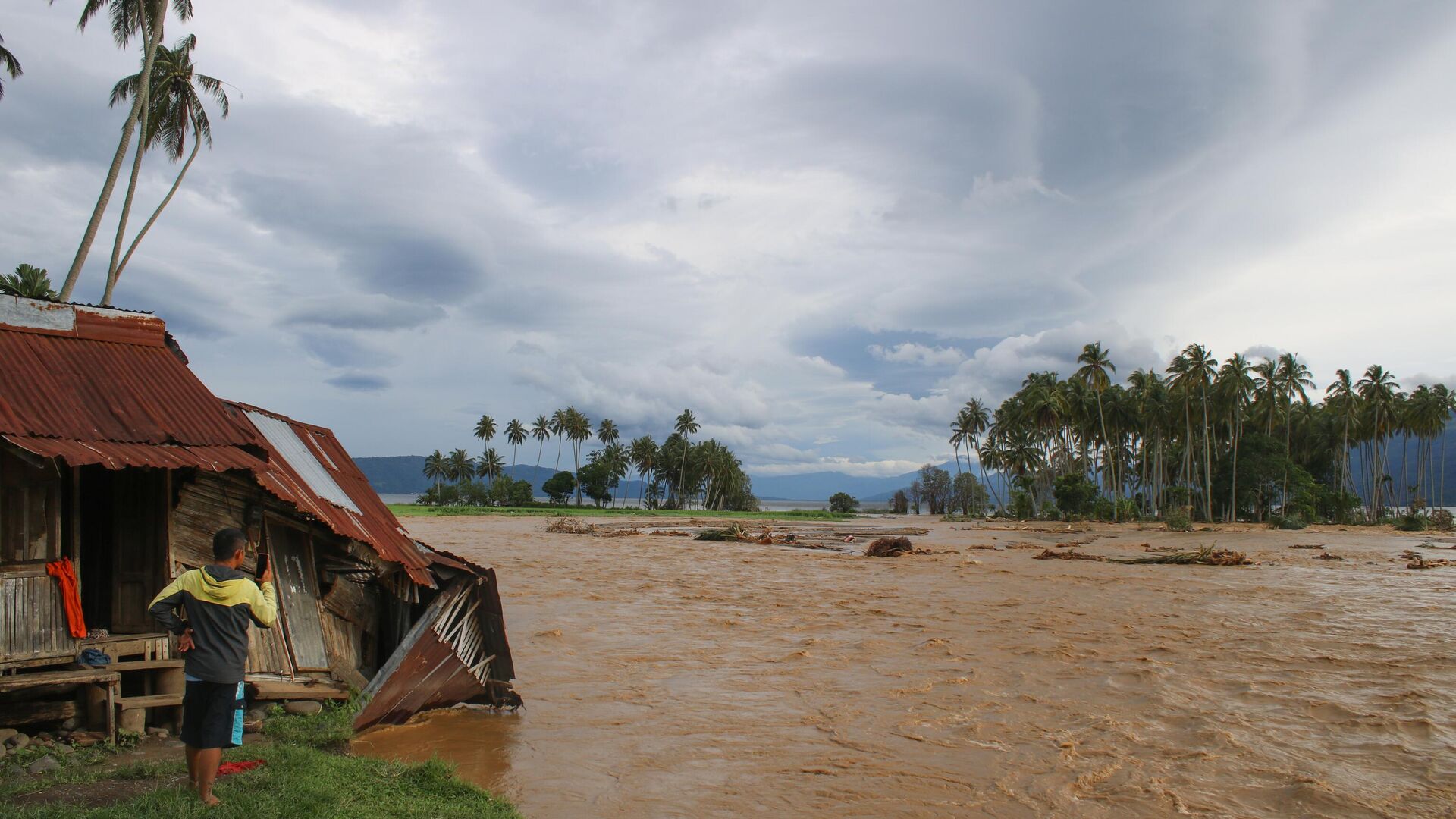 Последствия наводнения в Индонезии - РИА Новости, 1920, 29.11.2025