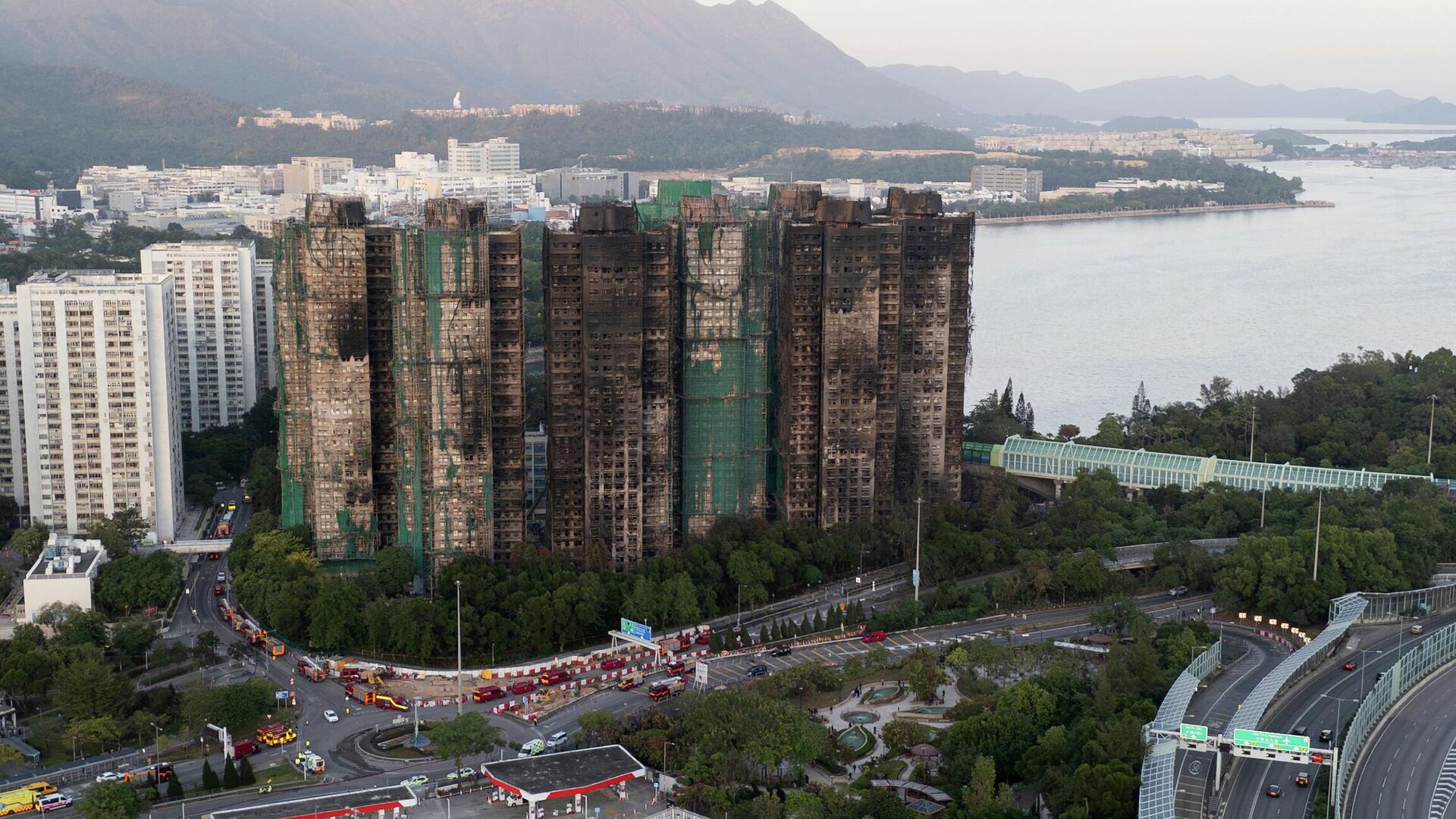 Последствия пожара в жилом комплексе Wang Fuk Court в Гонконге - РИА Новости, 1920, 01.12.2025
