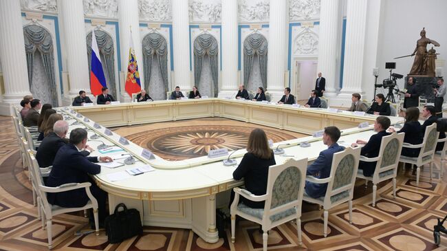 Президент РФ Владимир Путин во время встречи с участниками V Конгресса молодых учёных