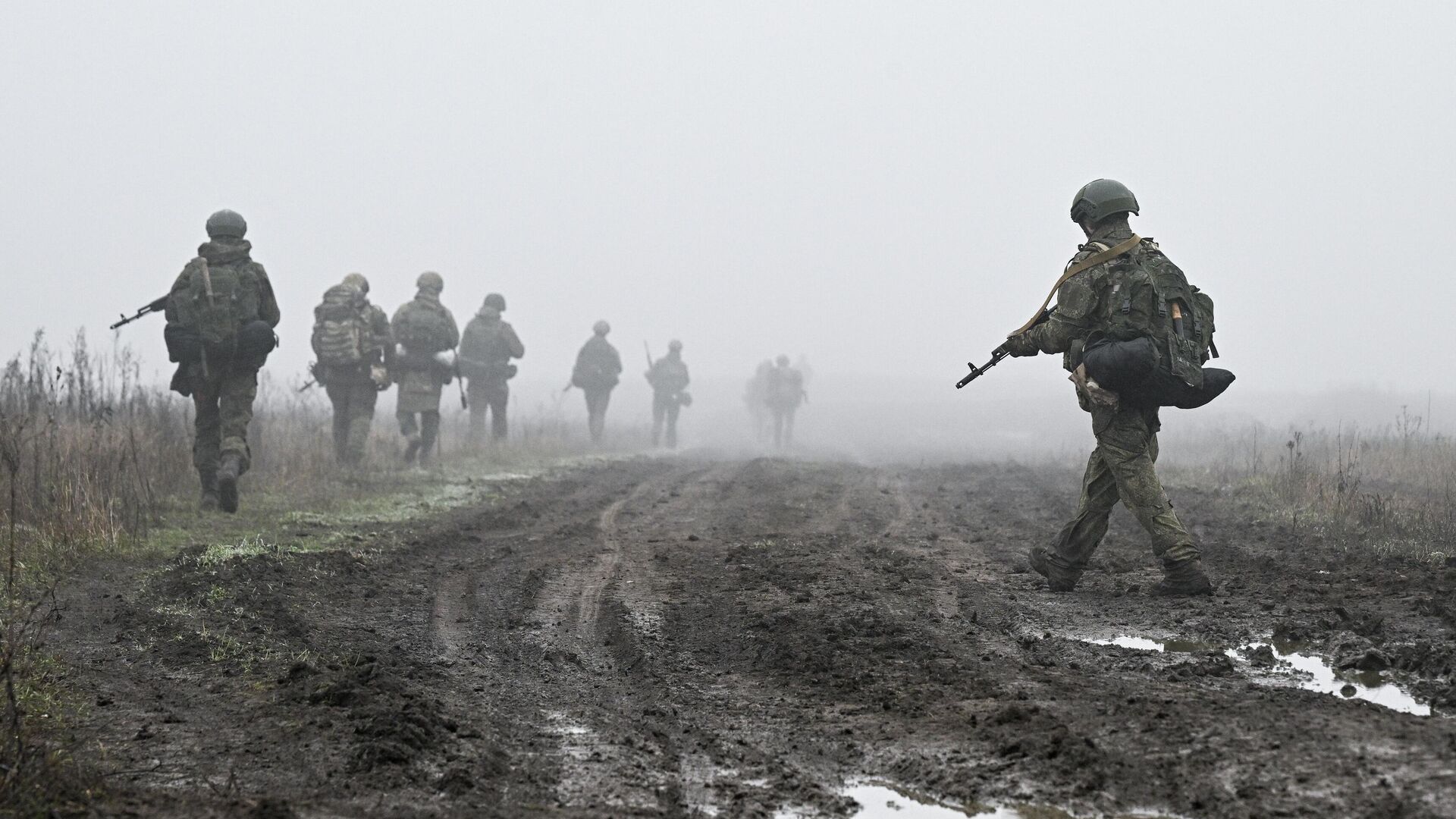 ВС России прорываются к Красному Лиману с разных сторон, заявил Пушилин