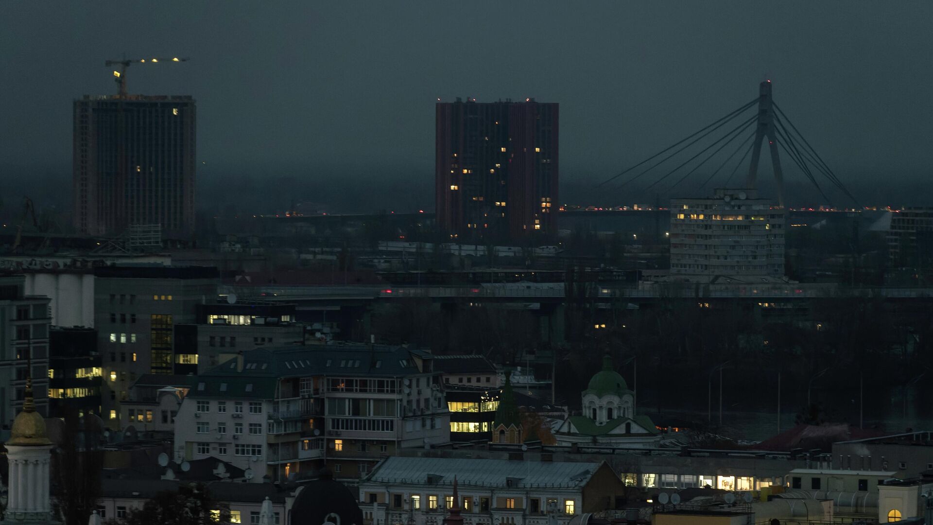 В Киеве прогремели три серии взрывов