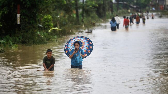Последствия наводнения в Индонезии