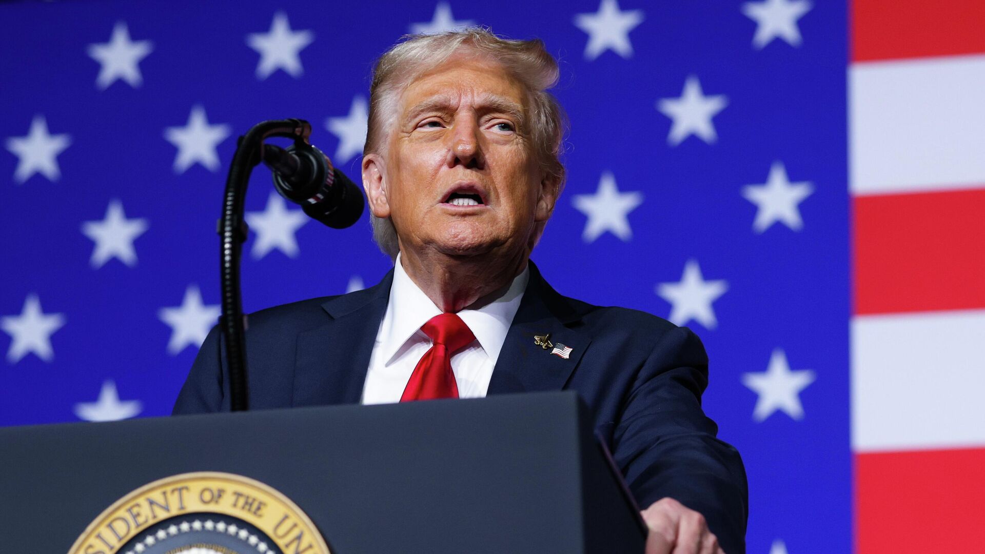 Трамп объявил о закрытии воздушного пространства над Венесуэлой