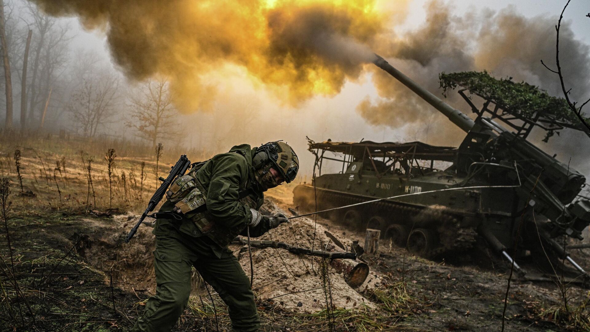 Боевая работа артиллерийского расчета САУ Гиацинт-С в зоне СВО