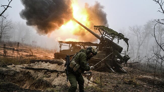 Боевая работа артиллерийского расчета САУ Гиацинт-С в зоне СВО