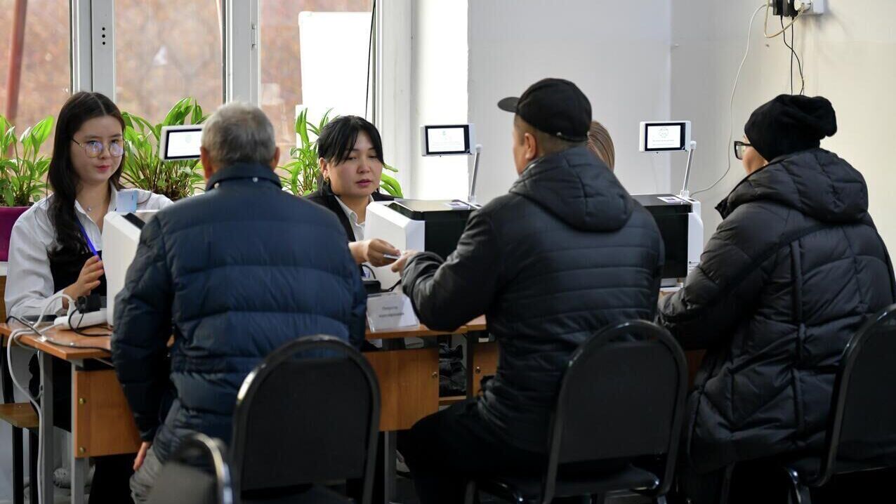 В Киргизии открылись избирательные участки для голосования