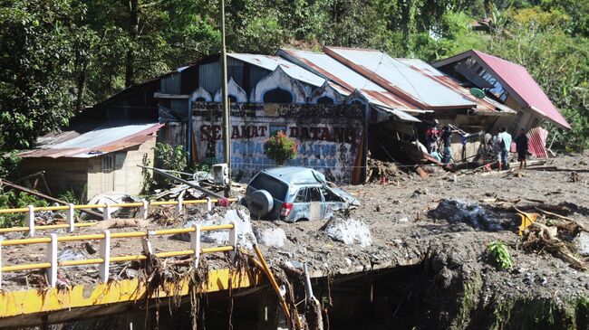 Последствия наводнения в Индонезии