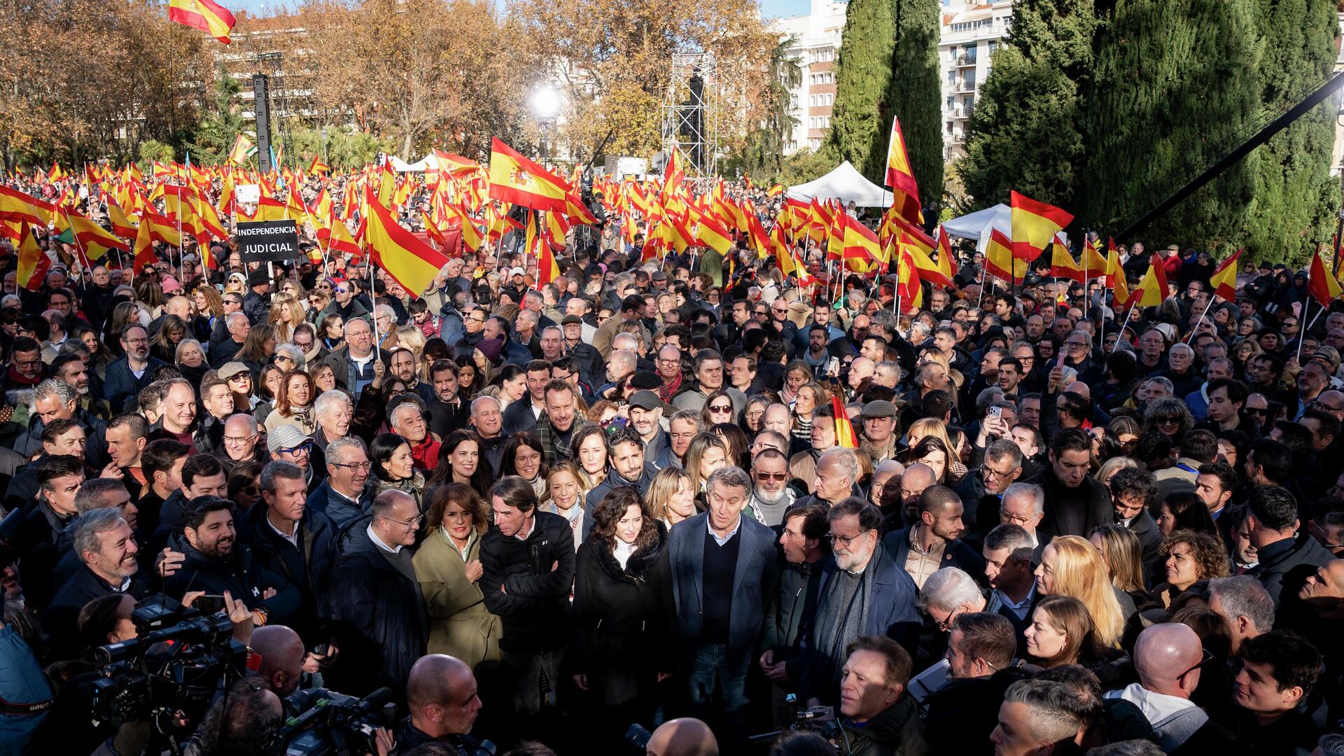 Участники акции протеста против коррупции в правительстве  в Мадриде, Испания - РИА Новости, 1920, 30.11.2025