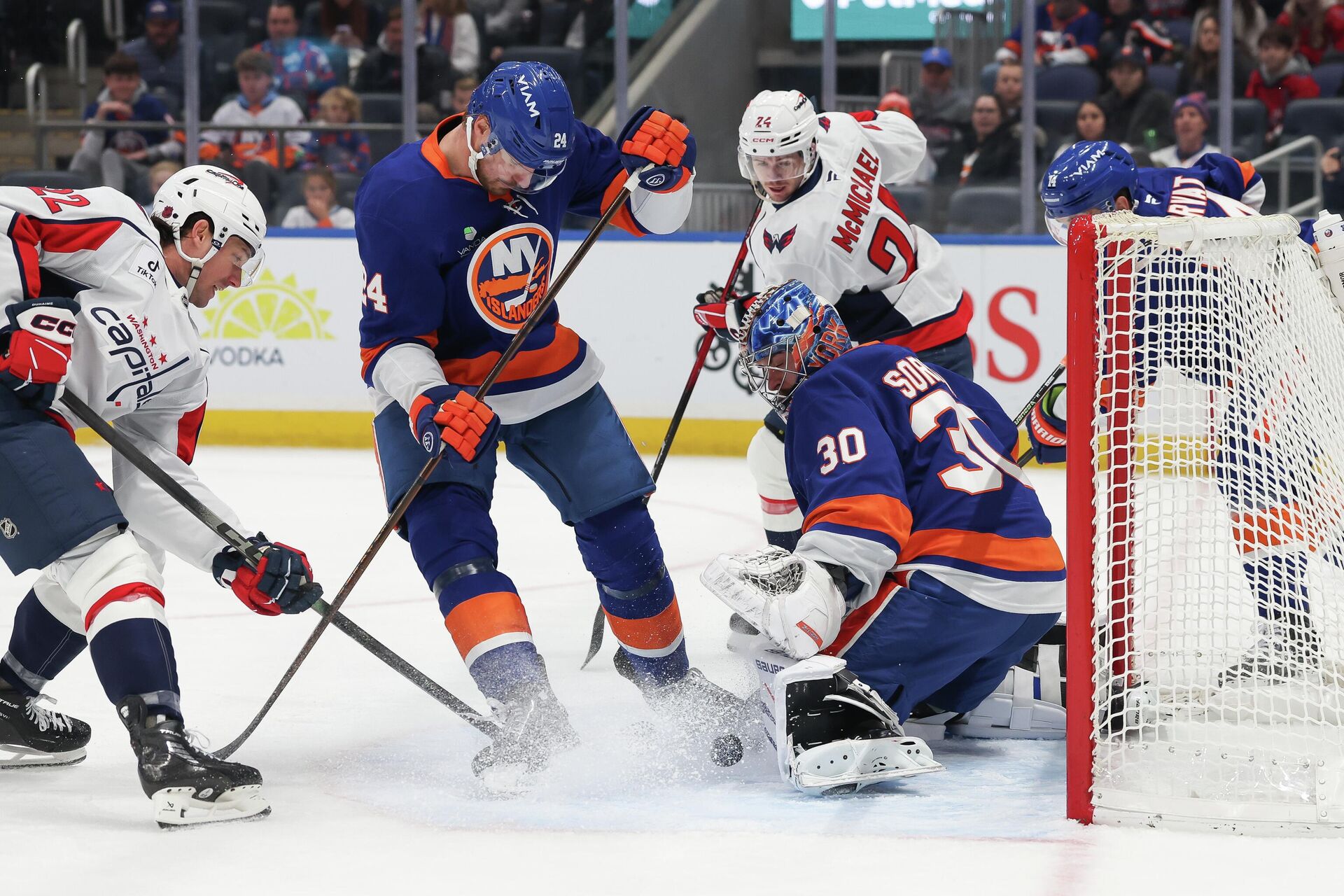 Голкипер Нью-Йорк Айлендерс Илья Сорокин - РИА Новости, 1920, 01.12.2025