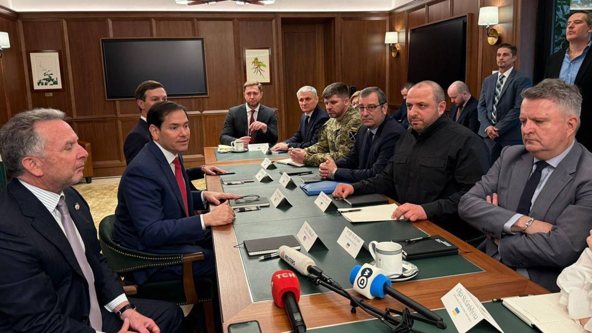 АҚШ пен Украина НАТО-ға кіруді шектеуді қамтитын реттеу нұсқасын талқылады