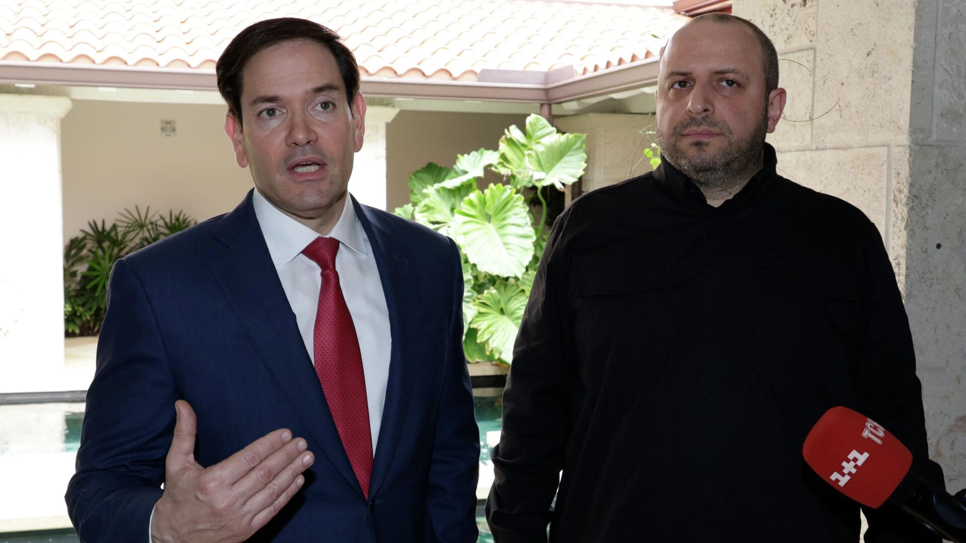 Госсекретарь США Марко Рубио и Рустем Умеров во время общения с прессой по итогам переговоров по урегулированию конфликта на Украине - РИА Новости, 1920, 01.12.2025