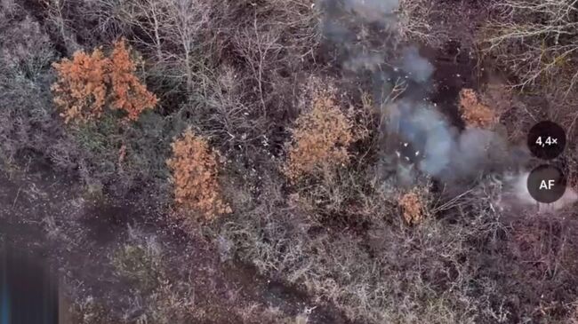 Расчеты БПЛА российского отряда специального назначения Анвар, действующего в интересах группировки войск Север, уничтожили бронированную технику иностранных наемников в районе российской госграницы