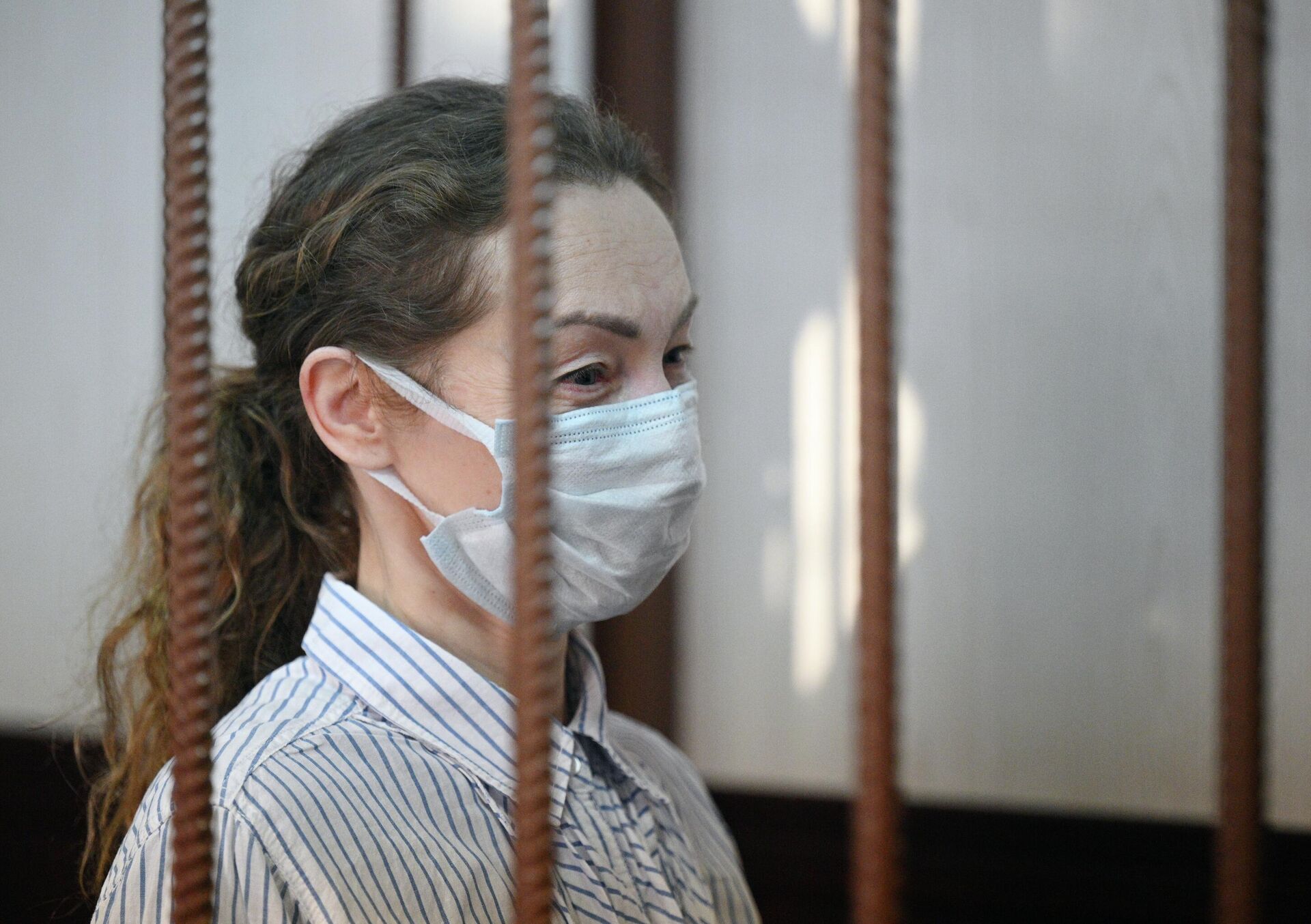 Фигурант уголовного дела о мошенничестве с квартирой певицы Ларисы Долиной Анжела Цырульникова на заседании Таганского суда Москвы - РИА Новости, 1920, 05.12.2025