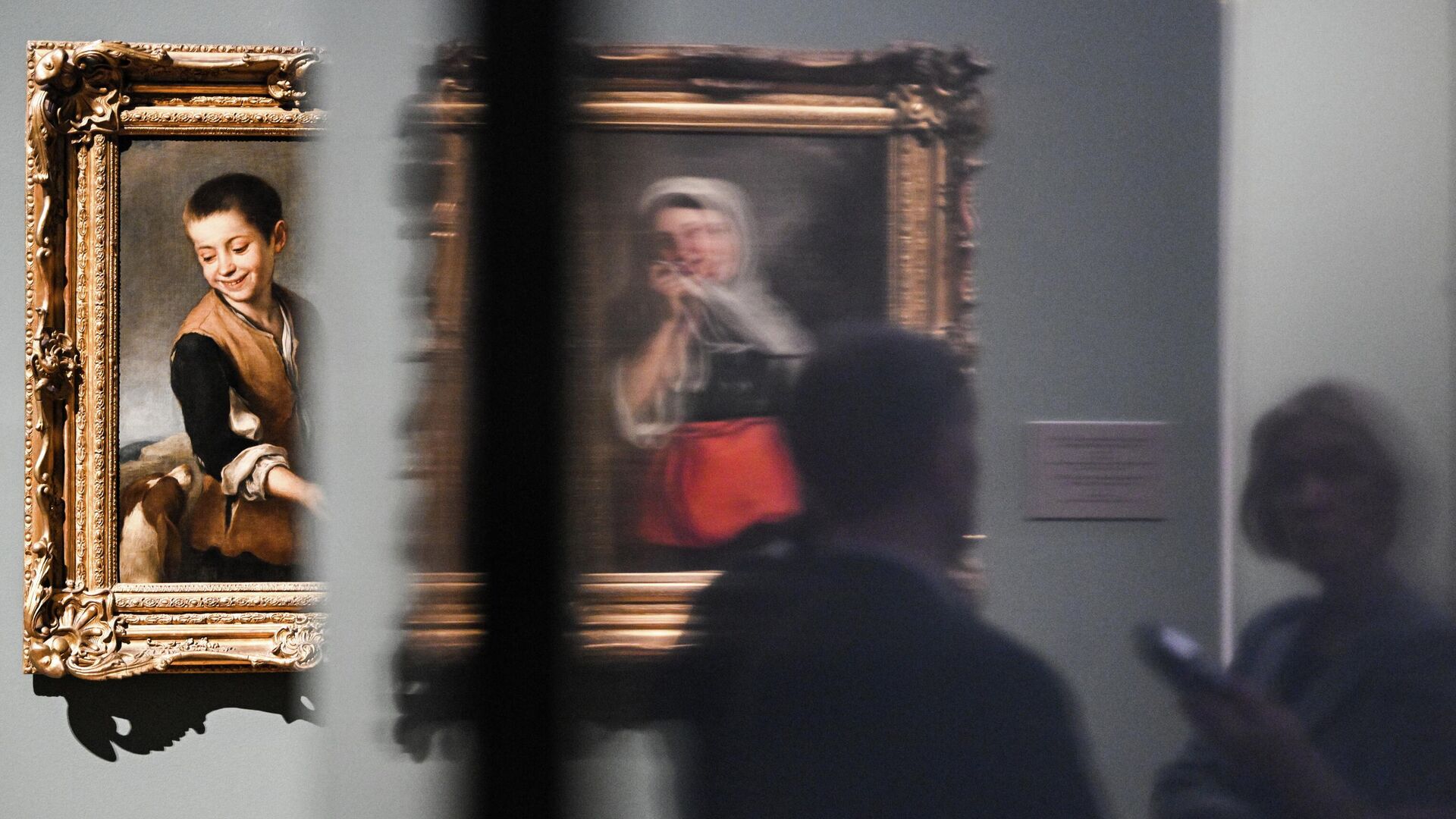 Посетители на пресс-показе выставки От готики до Гойи. Испанская живопись из собрания Государственного музея изобразительных искусств имени Пушкина в Эрмитаже Посетители на пресс-показе выставки От готики до Гойи. Испанская живопись из собрания Государственного музея изобразительных искусств имени Пушкина в Эрмитаже - РИА Новости, 1920, 01.12.2025