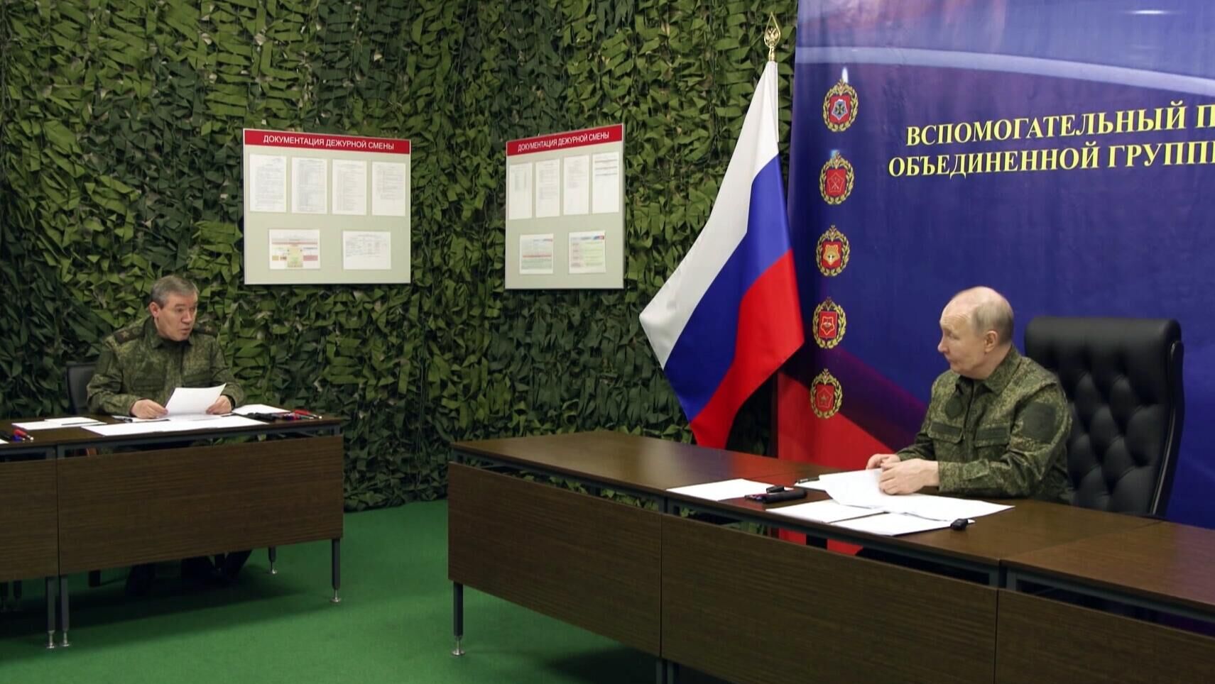 Президент Владимир Путин посетил один из пунктов управления Объединённой группировки войск Президент Владимир Путин посетил один из пунктов управления Объединённой группировки войск - РИА Новости, 1920, 01.12.2025