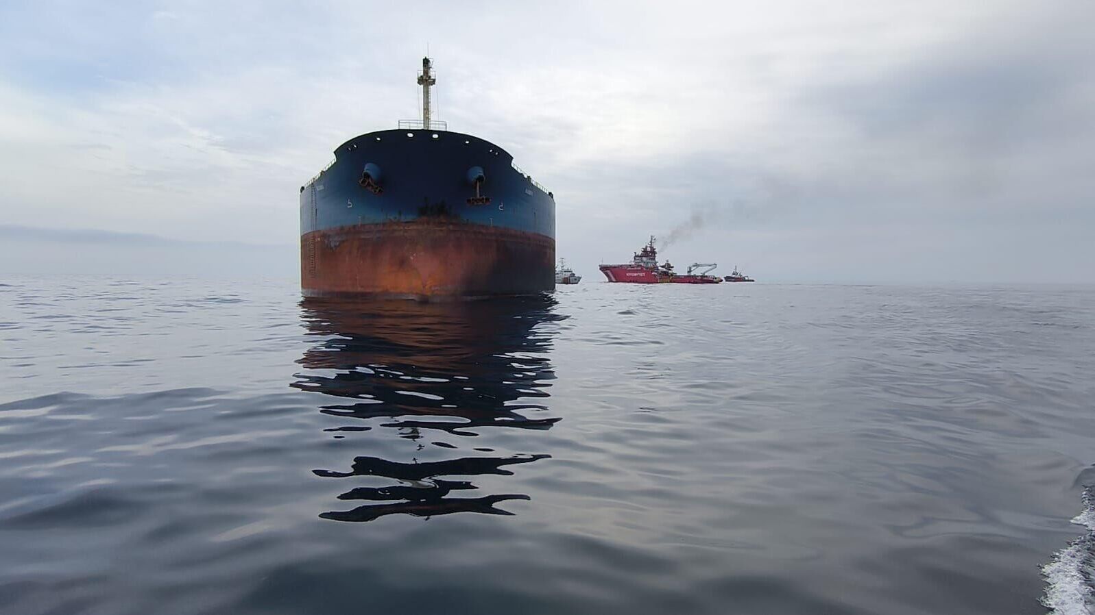 Танкер Kairos после пожара в Черном море Танкер Kairos после пожара в Черном море - РИА Новости, 1920, 05.12.2025