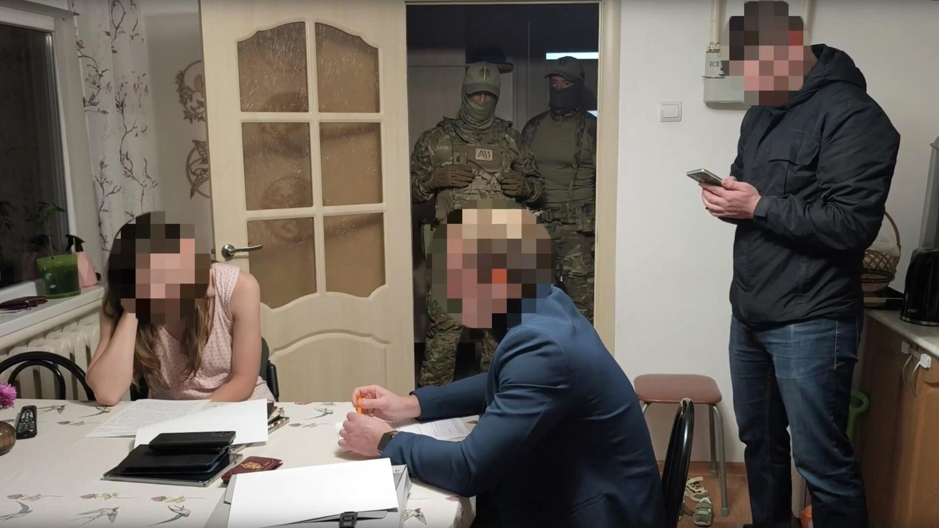 Задержание жительницы Краснодарского края, подозреваемой в госизмене - РИА Новости, 1920, 02.12.2025