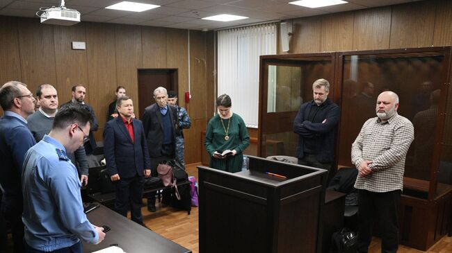 Оглашение приговора бывшим топ-менеджерам компании Мечел, обвиняемым в хищении более 15 миллионов акций Мечела на 560 миллионов рублей, в Мещанском суде Москвы. 2 декабря 2025