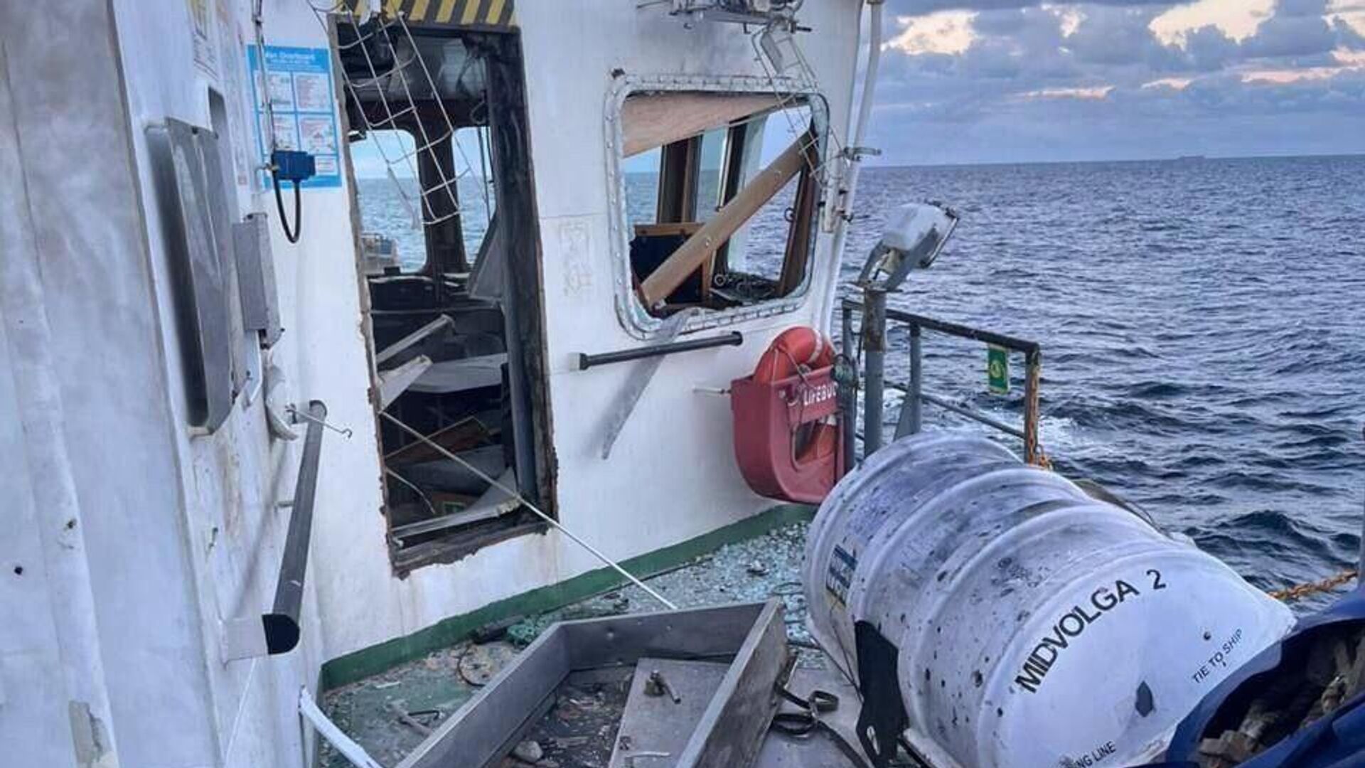 Последствия атаки танкера MIDVOLGA-2 в Черном море - РИА Новости, 1920, 02.12.2025