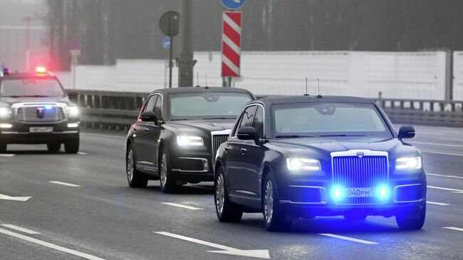 Кортеж спецпосланника президента США Стивена Уиткоффа, прибывшего в Москву на встречу с президентом РФ Владимиром Путиным. 2 декабря 2025