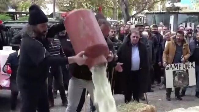 Протест греческих фермеров на центральной площади города Лариссы 