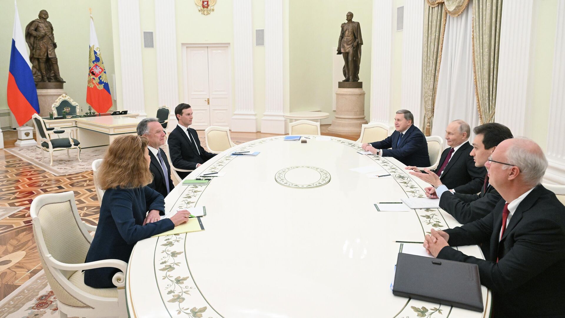 Президент РФ Владимир Путин и спецпосланник президента США Стивен Уиткофф во время встречи - РИА Новости, 1920, 03.12.2025