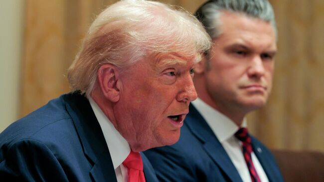 Президент США Дональд Трамп во время заседания своего кабинета в Белом доме. 2 декабря 2025