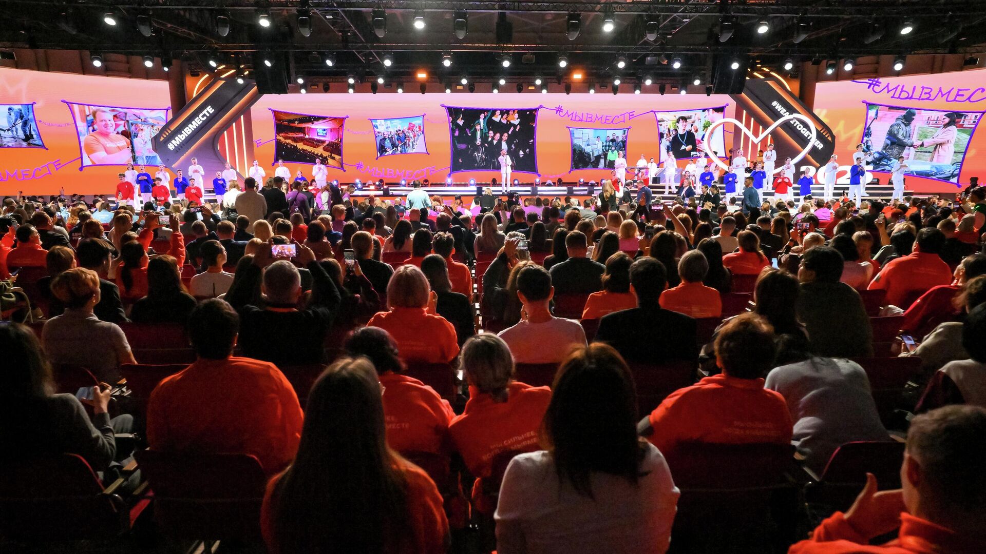 Путин наградил волонтера года на форуме «Мы вместе»