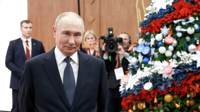 Президент РФ Владимир Путин на встрече с волонтерами на Международном форуме гражданского участия #МЫВМЕСТЕ