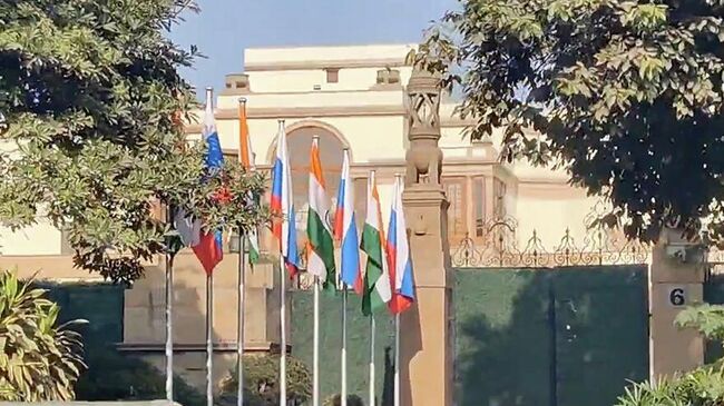 Флаги России и Индии в Нью-Дели