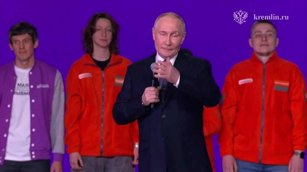 Путин наградил волонтера года Анну Плужникову